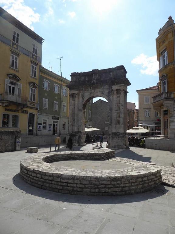 Apartment Asja Old City Center Pula Buitenkant foto