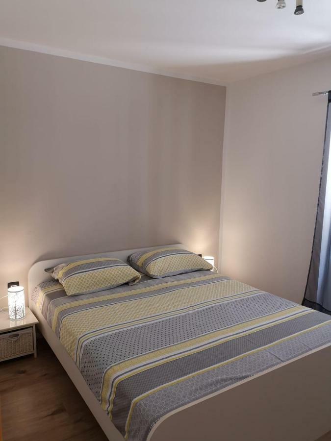 Apartment Asja Old City Center Pula Buitenkant foto