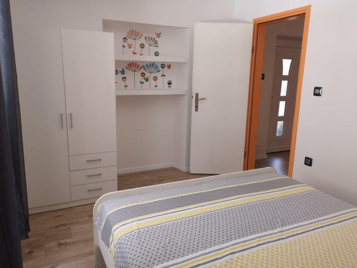 Apartment Asja Old City Center Pula Buitenkant foto